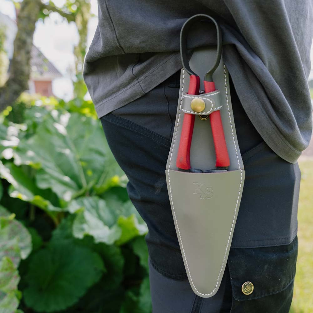 Beskjæringssaks, med lærhylster