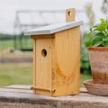 Fuglekasse, furu med sinktak, L: 19 cm B: 16 cm H: 29 cm