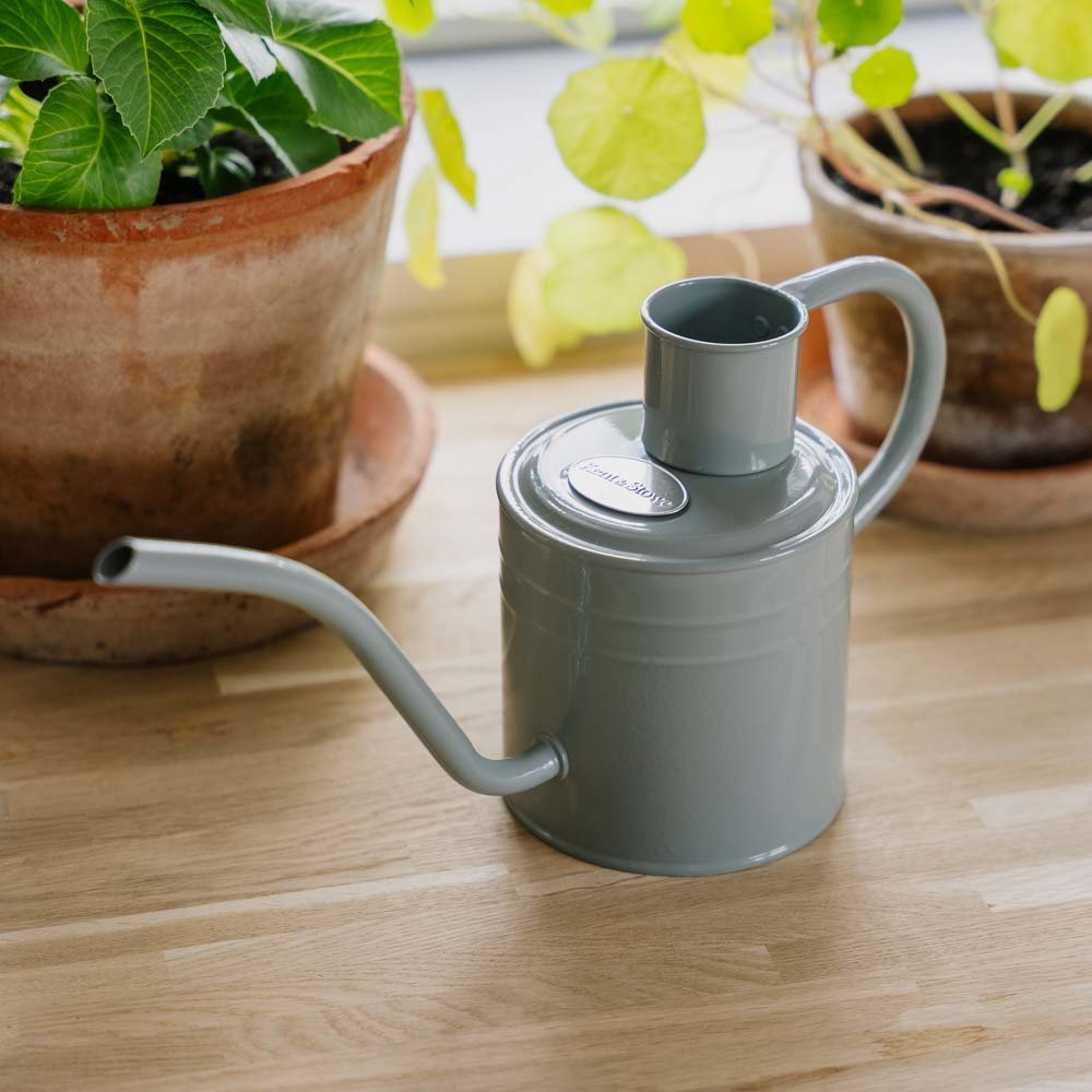 Innendørs metallvannkanne, 1 L, varm grå