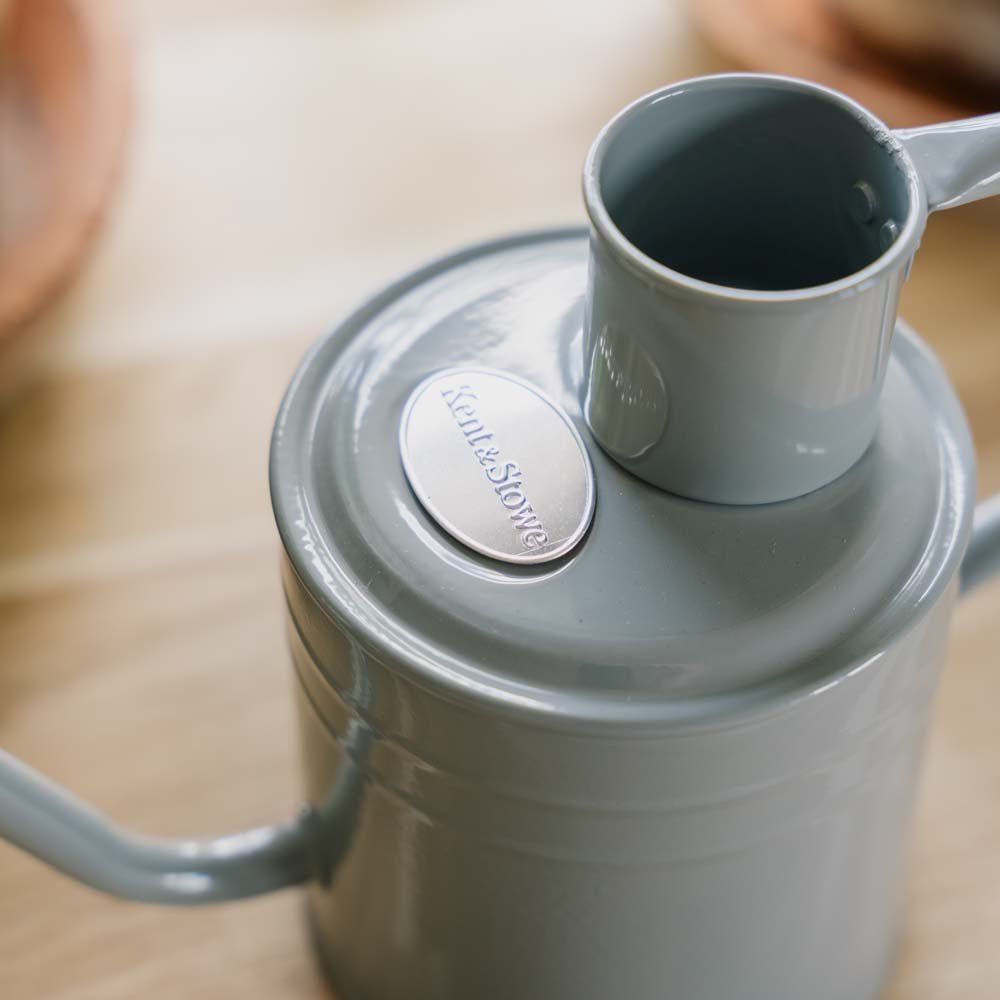 Innendørs metallvannkanne, 1 L, varm grå