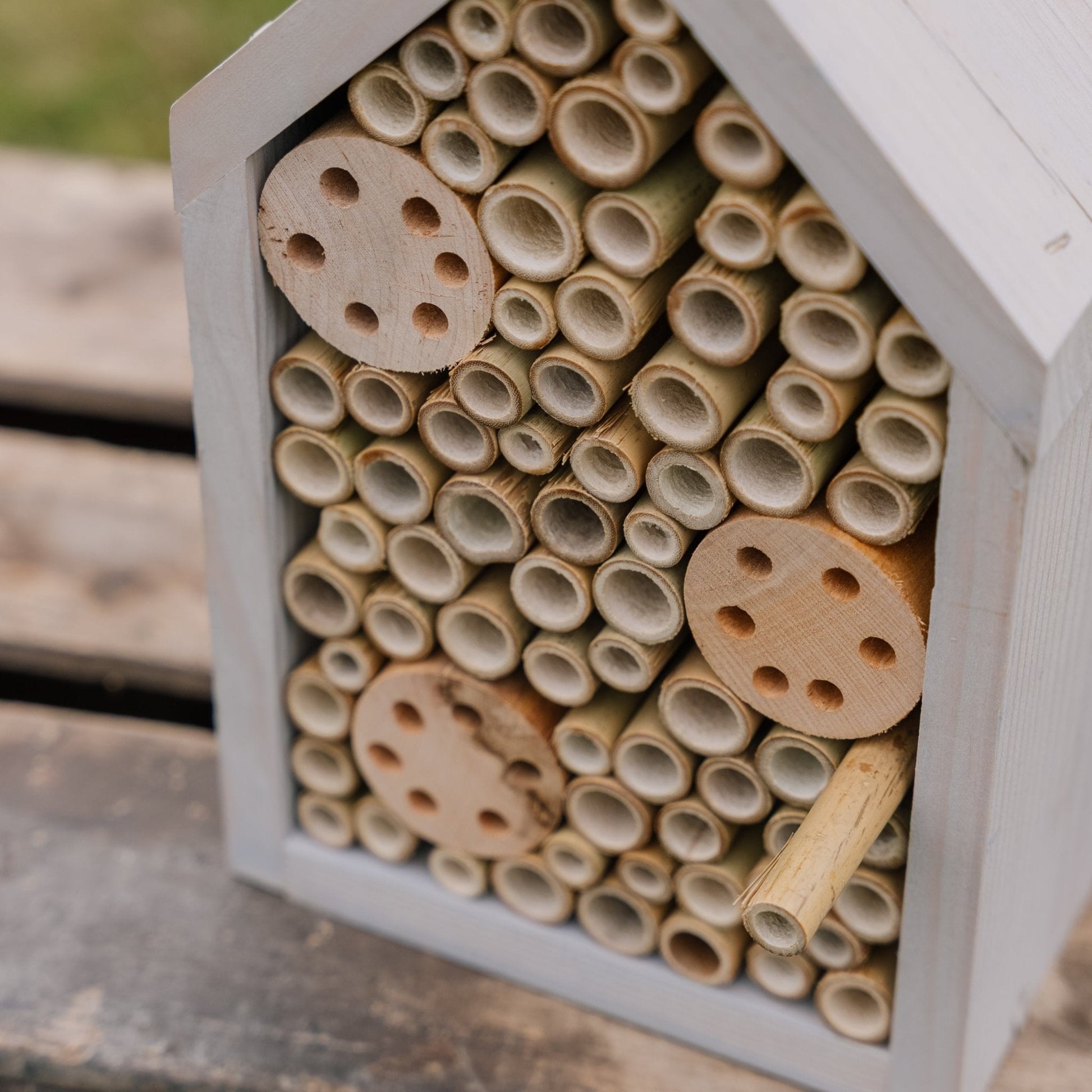 Insekthotell, Furu, L: 14 cm B: 17 cm H: 28 cm