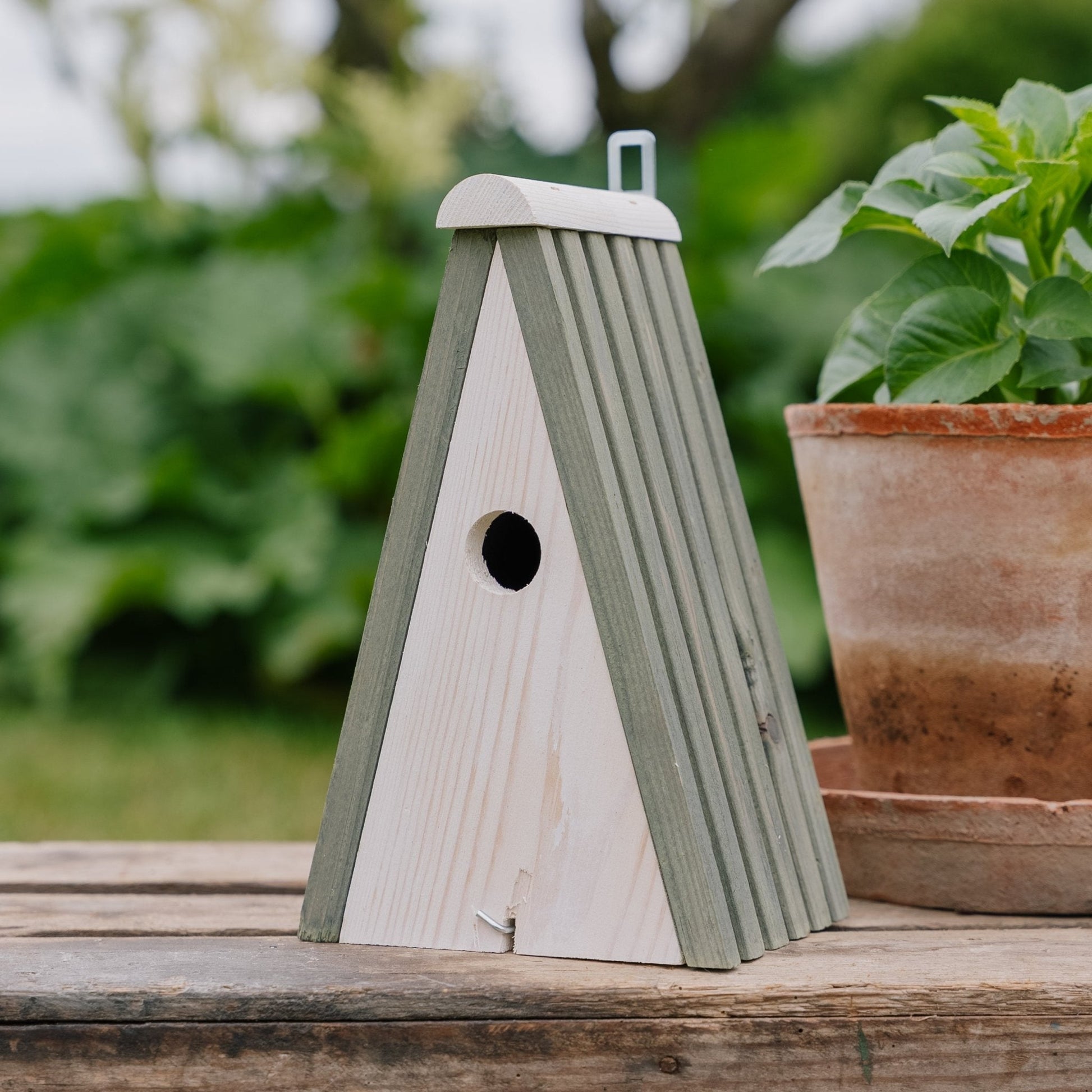 Rede, furutre trekantet, L: 16 cm B: 13 cm H: 26 cm